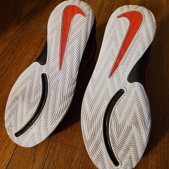 Nike team hustle shoes - Picture 3 of 4